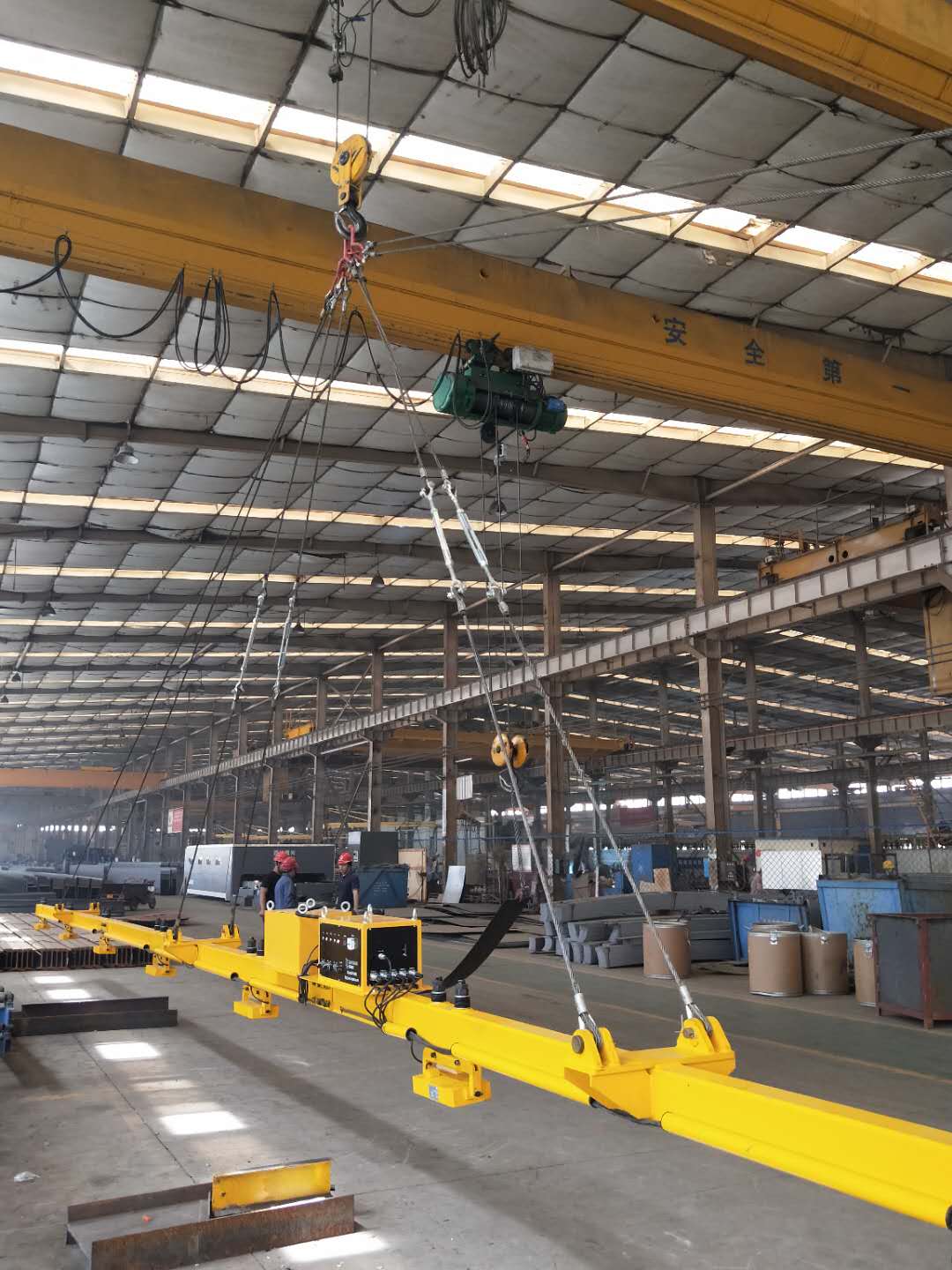 超長鋼板起吊，電永磁起重吊具