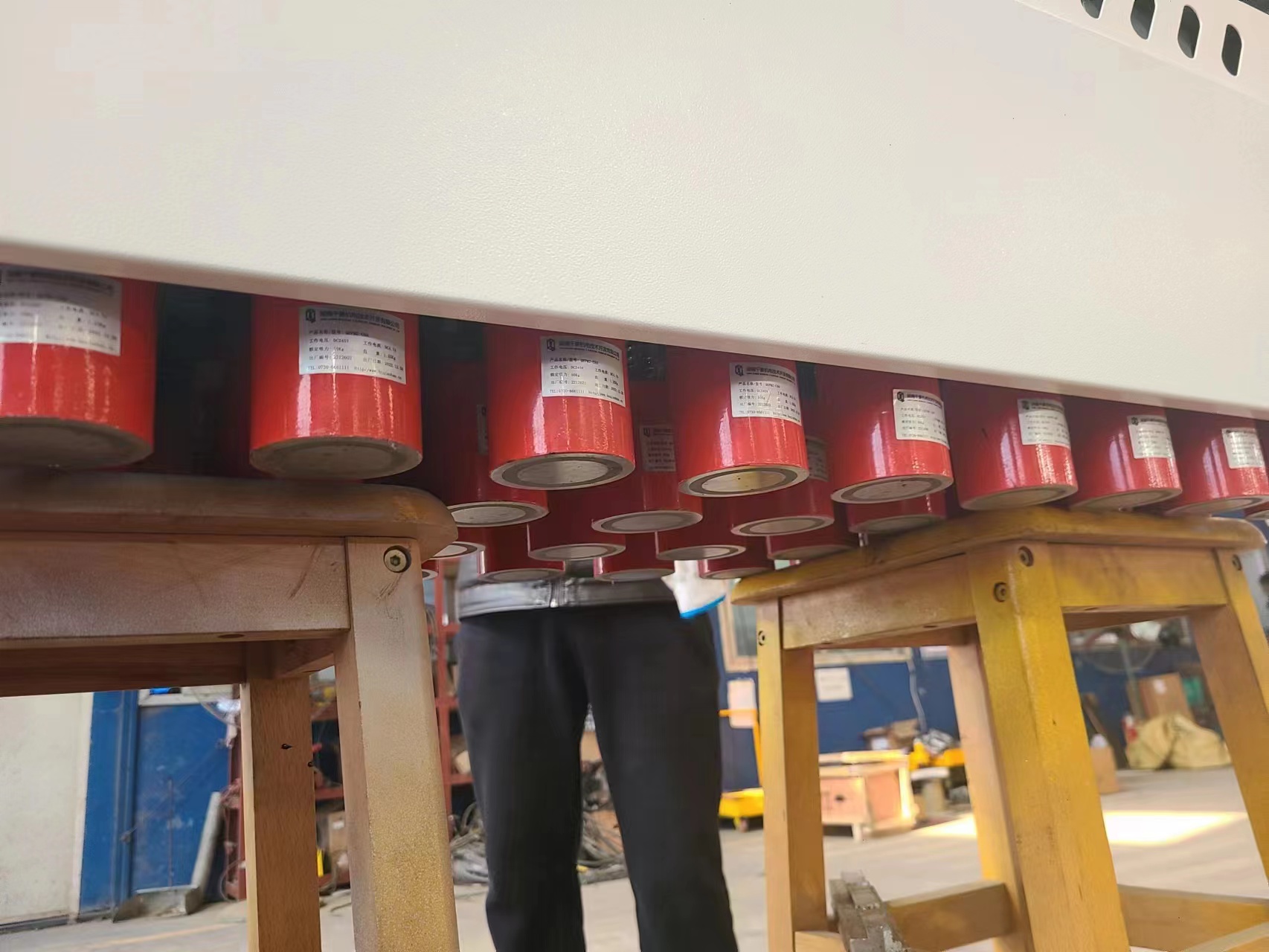 機(jī)械手吸盤又哪些？千豪電永磁吸盤